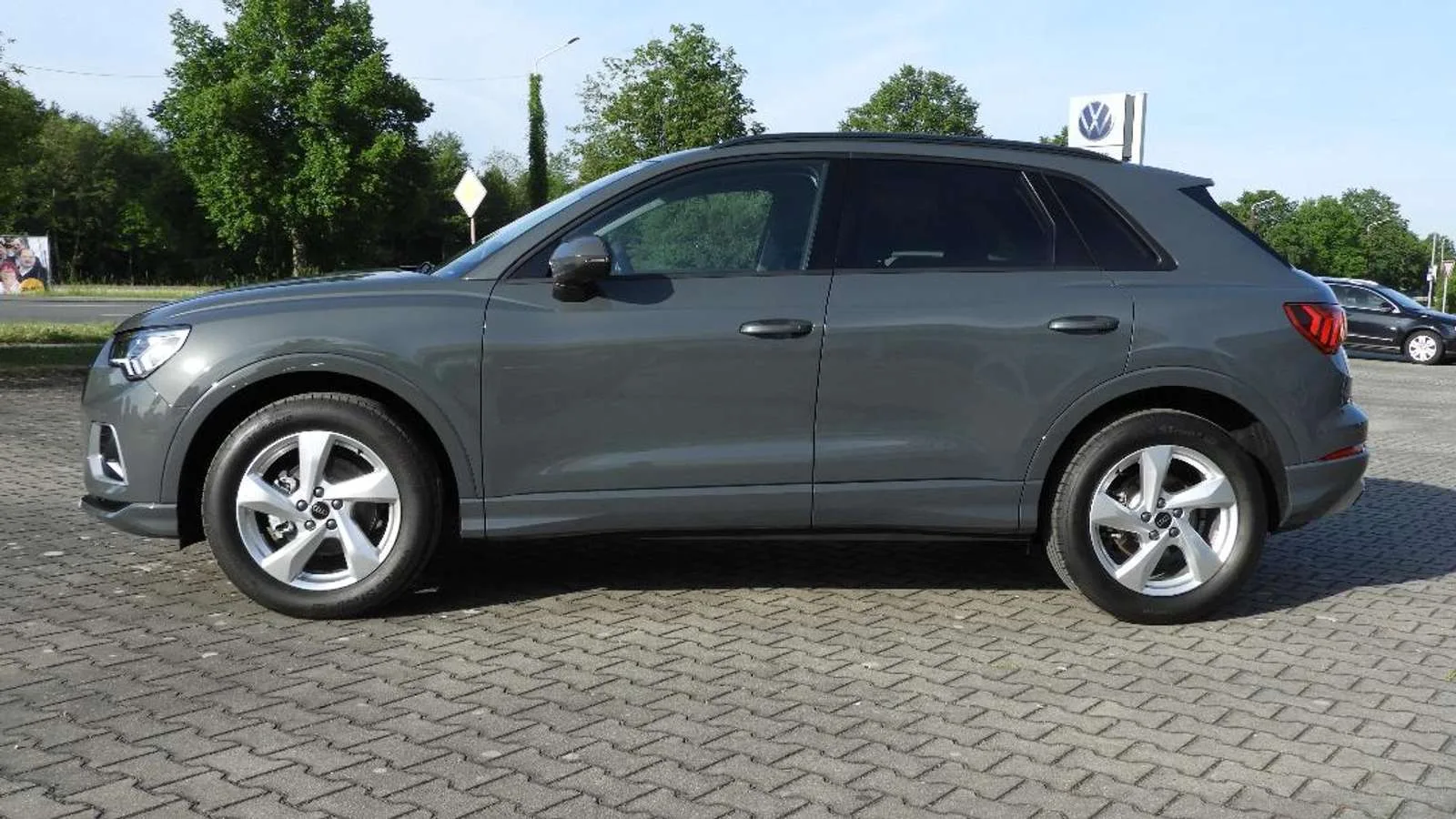 Audi Q3 advanced, SUV/Geländewagen/Pickup, aus dem Bestand von Auto-Kühn Schmölln — Ansicht 2 von 15