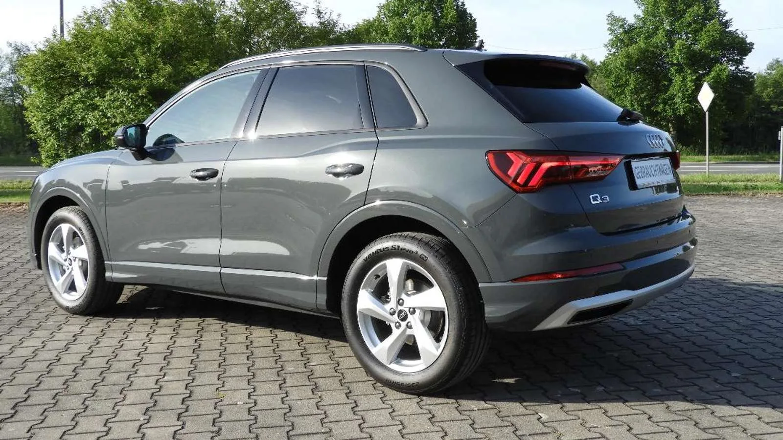 Audi Q3 advanced, SUV/Geländewagen/Pickup, aus dem Bestand von Auto-Kühn Schmölln — Ansicht 3 von 15