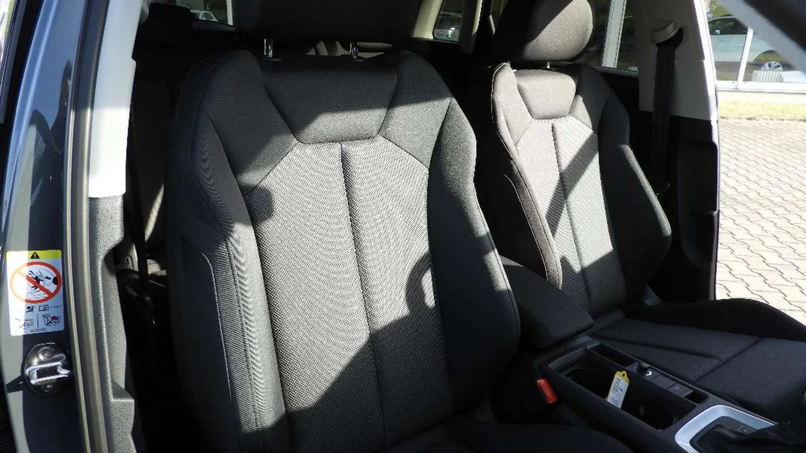 Audi Q3 advanced, SUV/Geländewagen/Pickup, aus dem Bestand von Auto-Kühn Schmölln — Ansicht 12 von 15