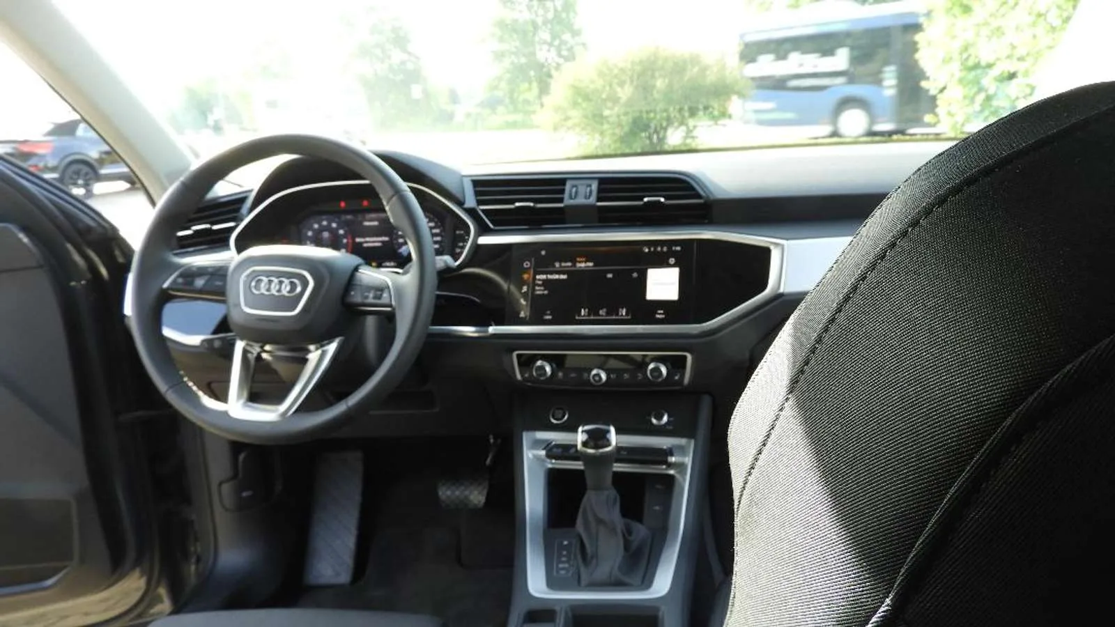 Audi Q3 advanced, SUV/Geländewagen/Pickup, aus dem Bestand von Auto-Kühn Schmölln — Ansicht 14 von 15