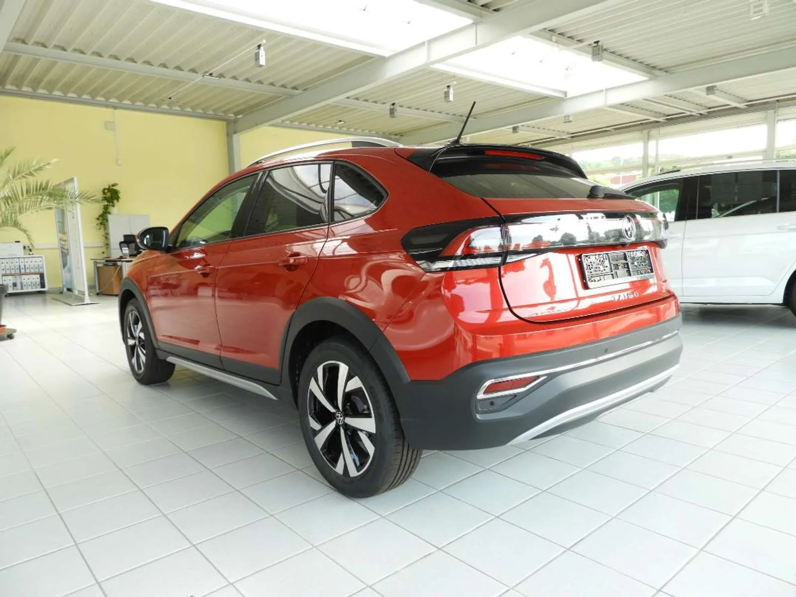 VW Taigo Style, SUV/Geländewagen/Pickup, aus dem Bestand von Auto-Kühn Schmölln — Ansicht 3 von 15