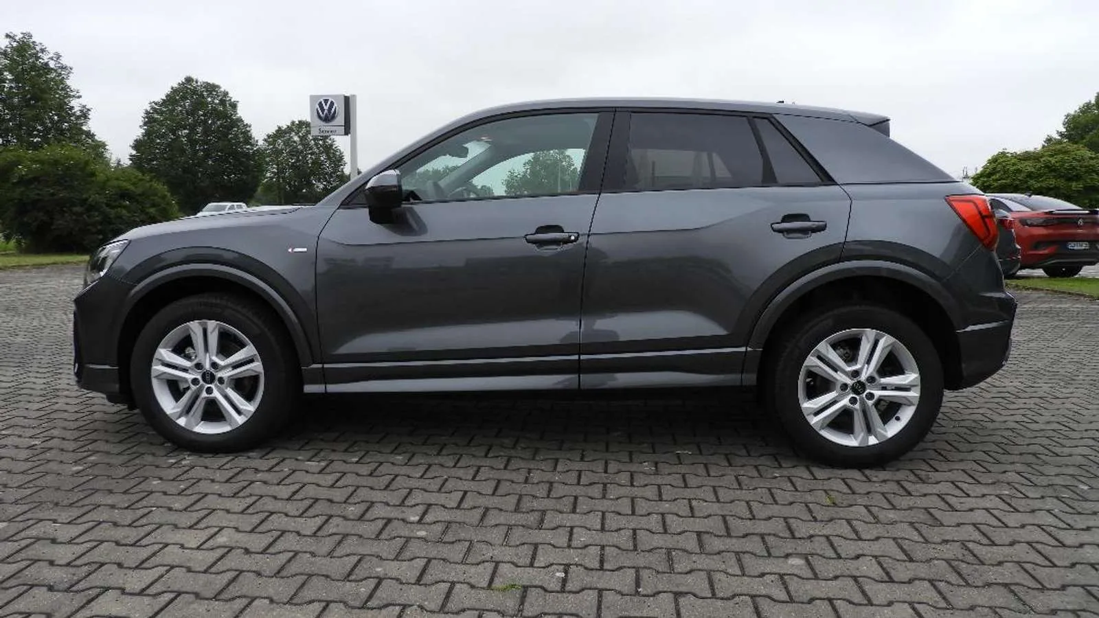 Audi Q2 S line, SUV/Geländewagen/Pickup, aus dem Bestand von Auto-Kühn Schmölln — Ansicht 2 von 15
