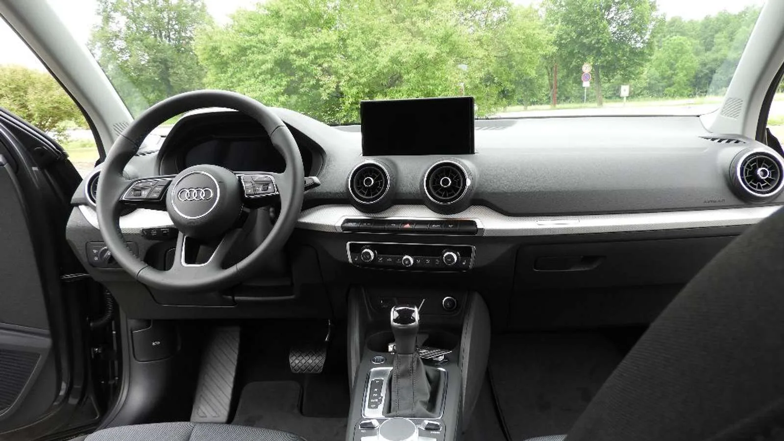 Audi Q2 S line, SUV/Geländewagen/Pickup, aus dem Bestand von Auto-Kühn Schmölln — Ansicht 14 von 15