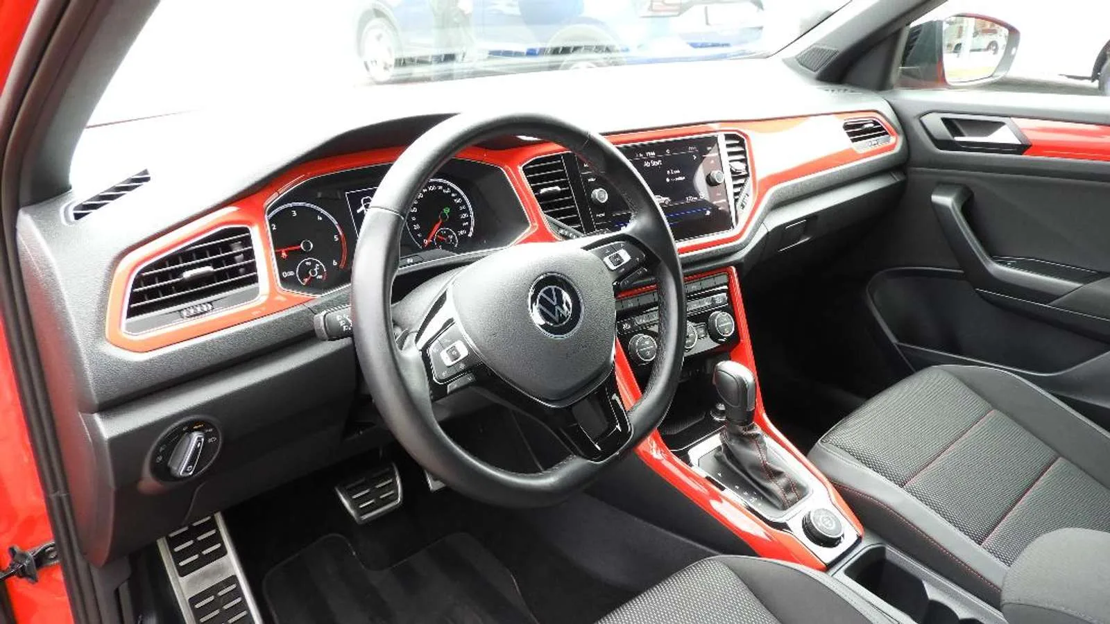 VW T-Roc Sport, SUV/Geländewagen/Pickup, aus dem Bestand von Auto-Kühn Schmölln — Ansicht 10 von 16