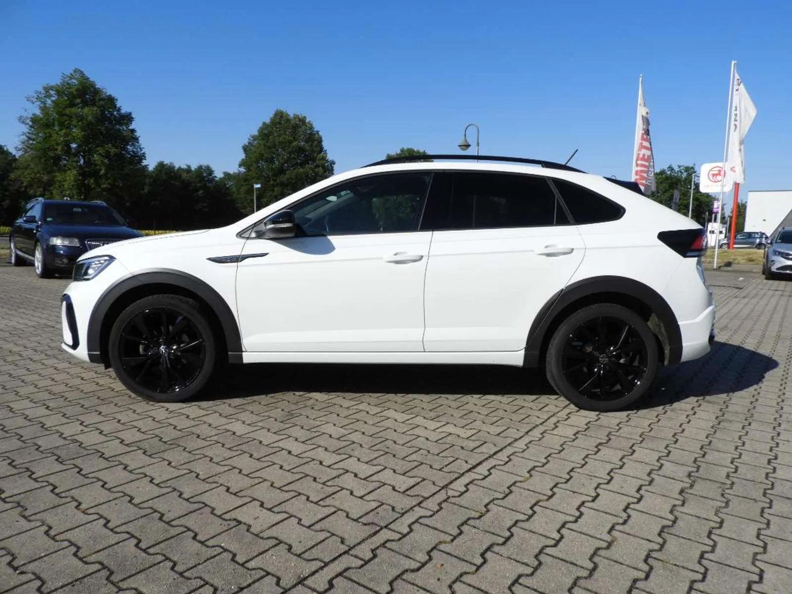 VW Taigo R-Line, SUV/Geländewagen/Pickup, aus dem Bestand von Auto-Kühn Schmölln — Ansicht 2 von 15