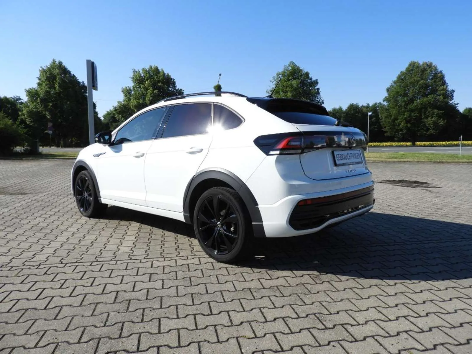 VW Taigo R-Line, SUV/Geländewagen/Pickup, aus dem Bestand von Auto-Kühn Schmölln — Ansicht 3 von 15