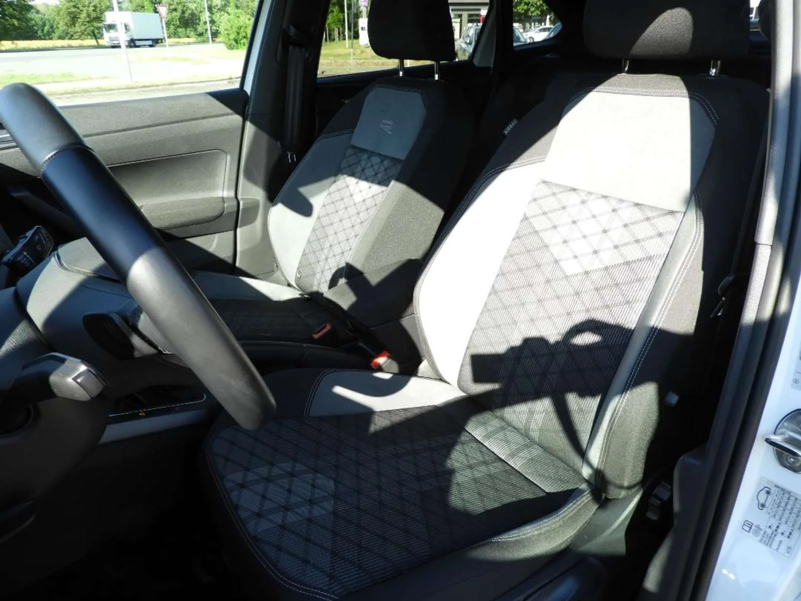 VW Taigo R-Line, SUV/Geländewagen/Pickup, aus dem Bestand von Auto-Kühn Schmölln — Ansicht 11 von 15