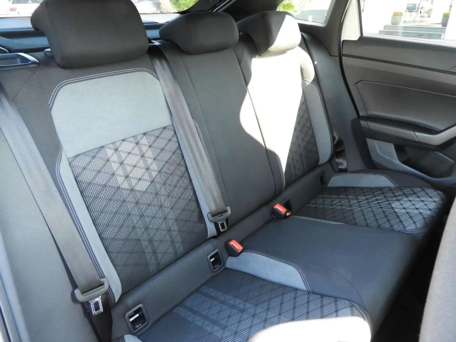 VW Taigo R-Line, SUV/Geländewagen/Pickup, aus dem Bestand von Auto-Kühn Schmölln — Ansicht 13 von 15