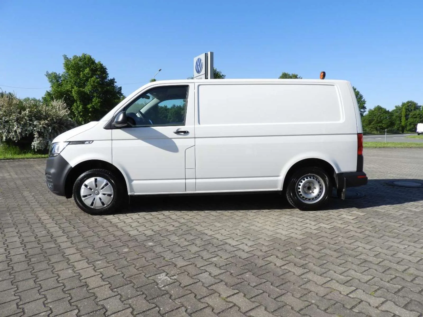 VW T6.1 Transporter Kasten, Kastenwagen, aus dem Bestand von Auto-Kühn Schmölln — Ansicht 2 von 13