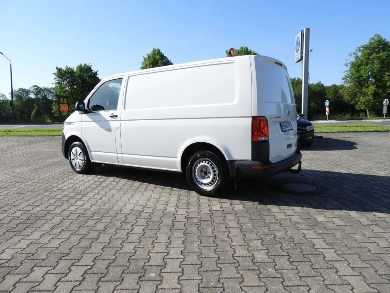 VW T6.1 Transporter Kasten, Kastenwagen, aus dem Bestand von Auto-Kühn Schmölln — Ansicht 3 von 13