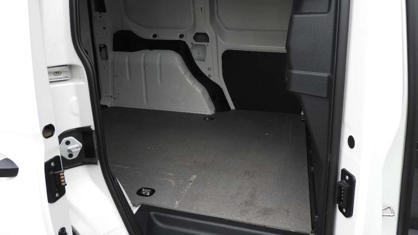 VW Caddy Cargo, Kastenwagen, aus dem Bestand von Auto-Kühn Schmölln — Ansicht 12 von 13