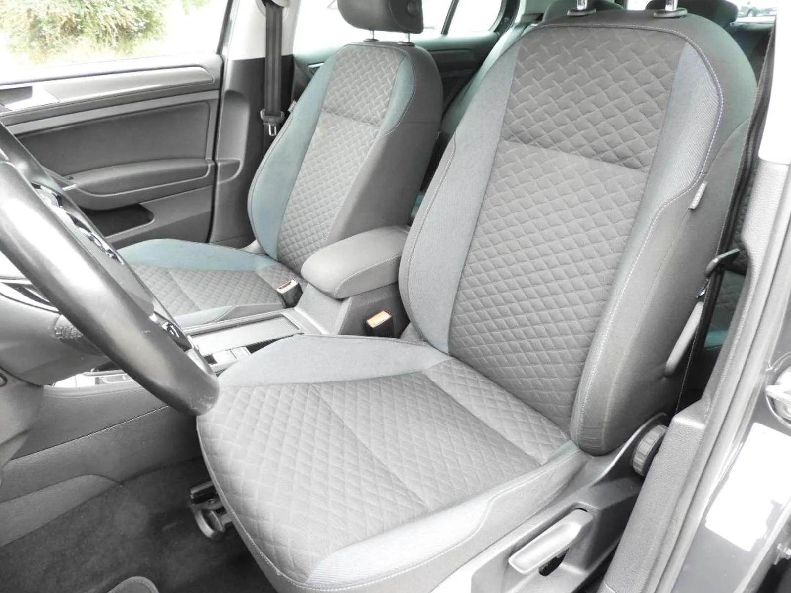 VW Golf IQ.DRIVE VII, Limousine, aus dem Bestand von Auto-Kühn Schmölln — Ansicht 11 von 15