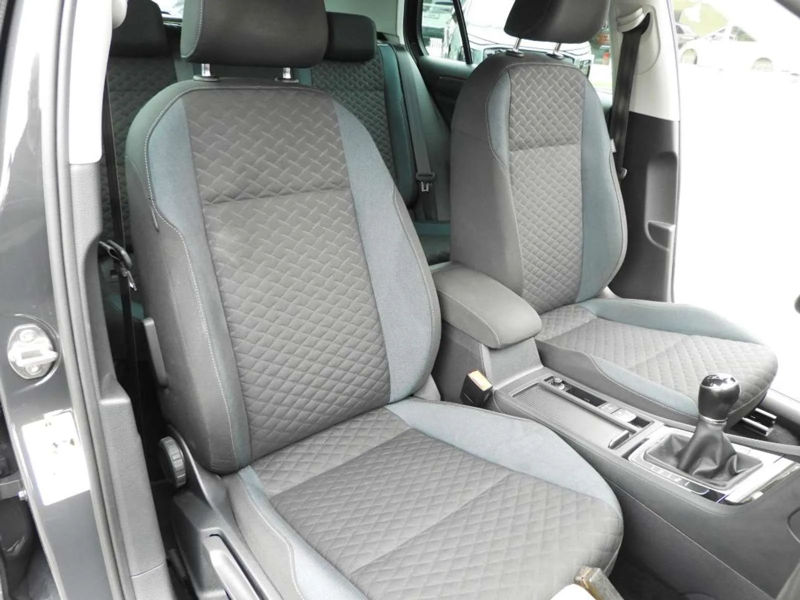 VW Golf IQ.DRIVE VII, Limousine, aus dem Bestand von Auto-Kühn Schmölln — Ansicht 12 von 15