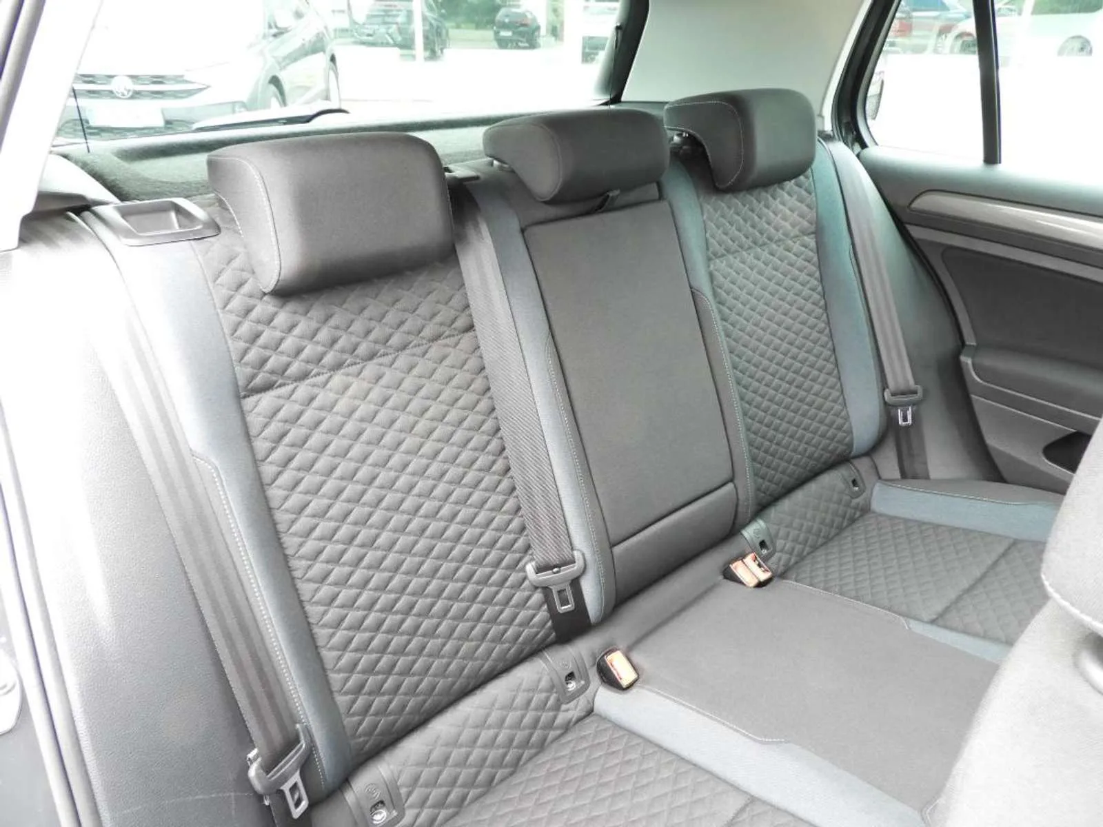VW Golf IQ.DRIVE VII, Limousine, aus dem Bestand von Auto-Kühn Schmölln — Ansicht 13 von 15