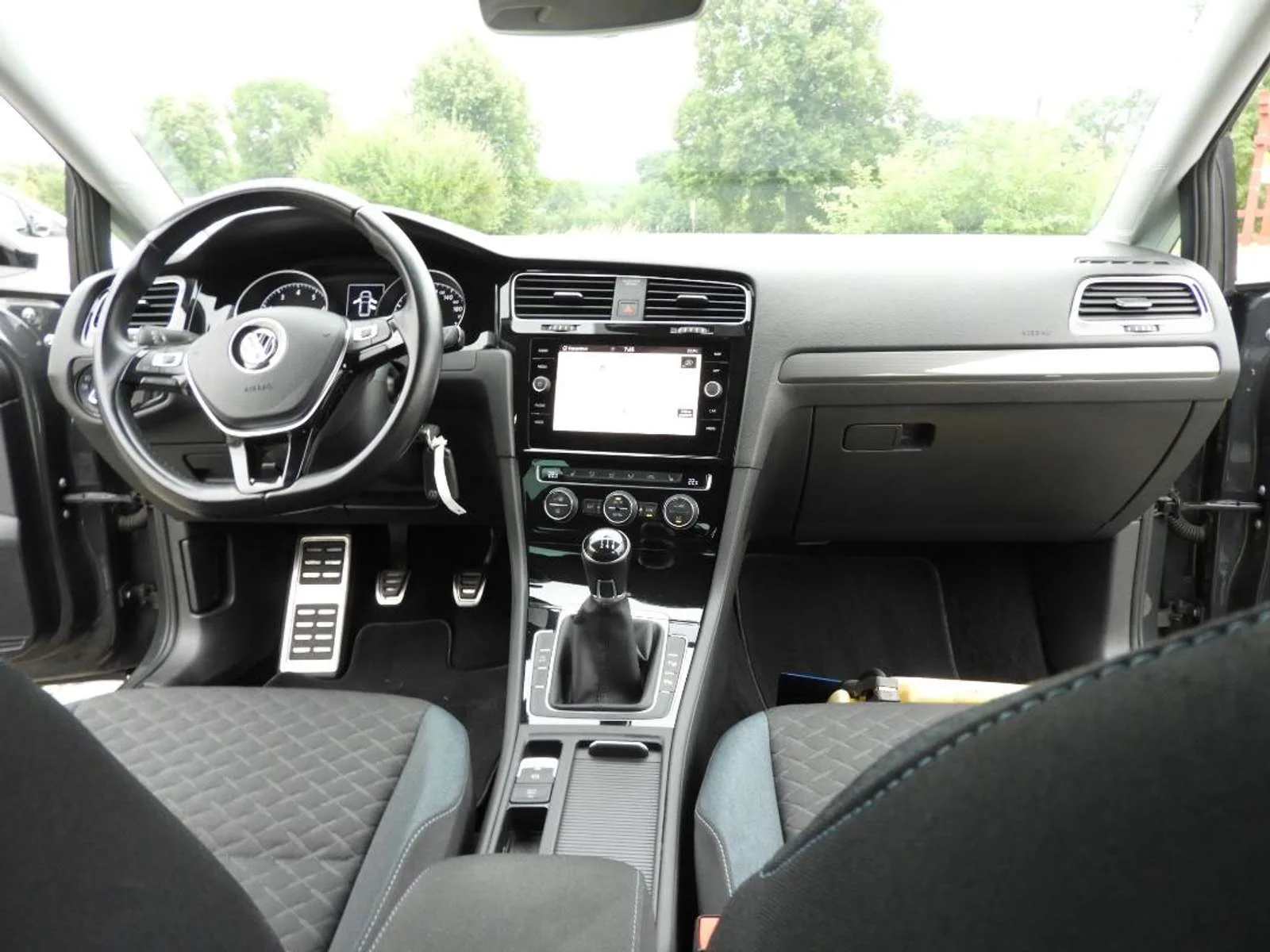 VW Golf IQ.DRIVE VII, Limousine, aus dem Bestand von Auto-Kühn Schmölln — Ansicht 14 von 15